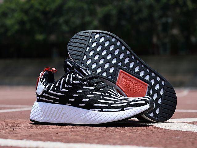 Zapatillas adidas modelo nmd r2