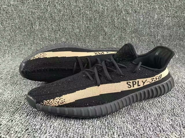Zapatillas adidas modelo yeezy 350 v2