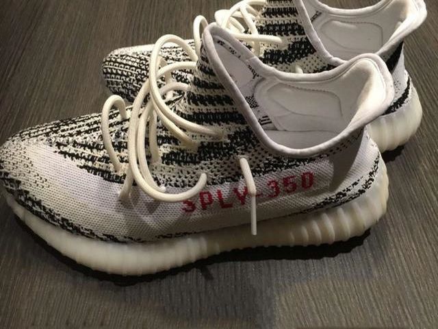 Zapatillas adidas modelo yeezy 350 v2