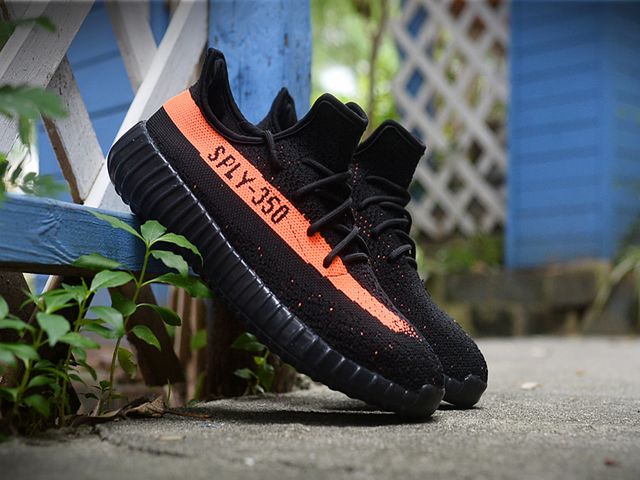 Zapatillas adidas modelo yeezy 350 v2