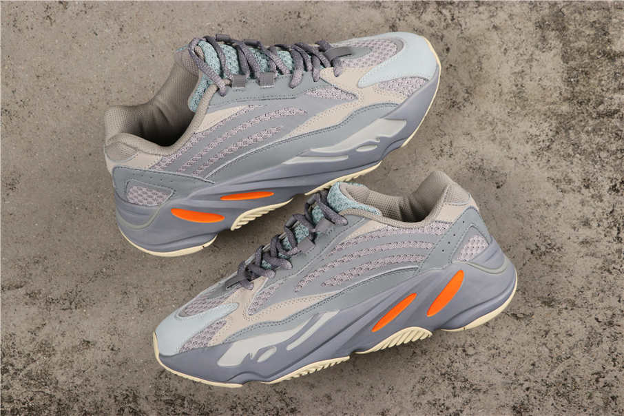 Zapatillas adidas modelo yeezy 700 boost