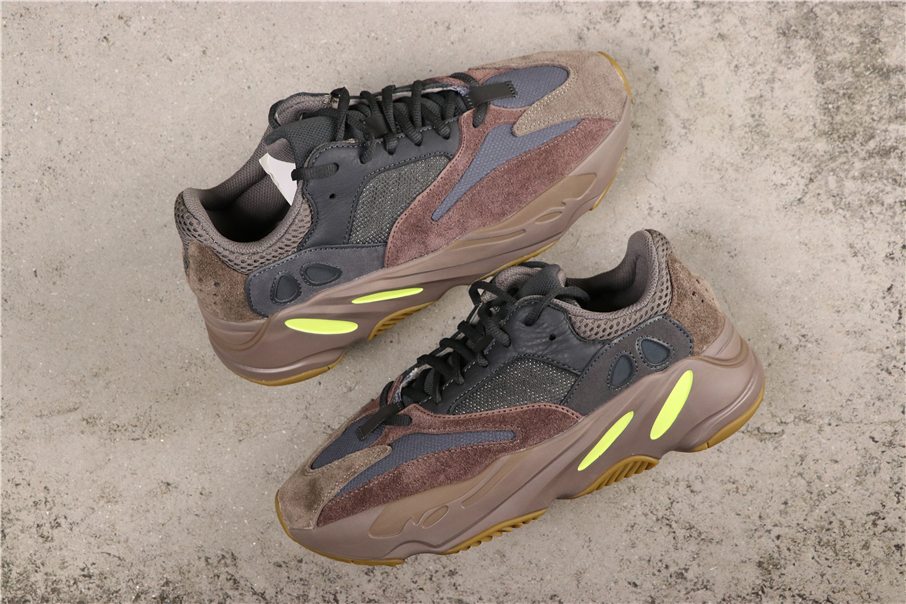 Zapatillas adidas modelo yeezy 700 boost