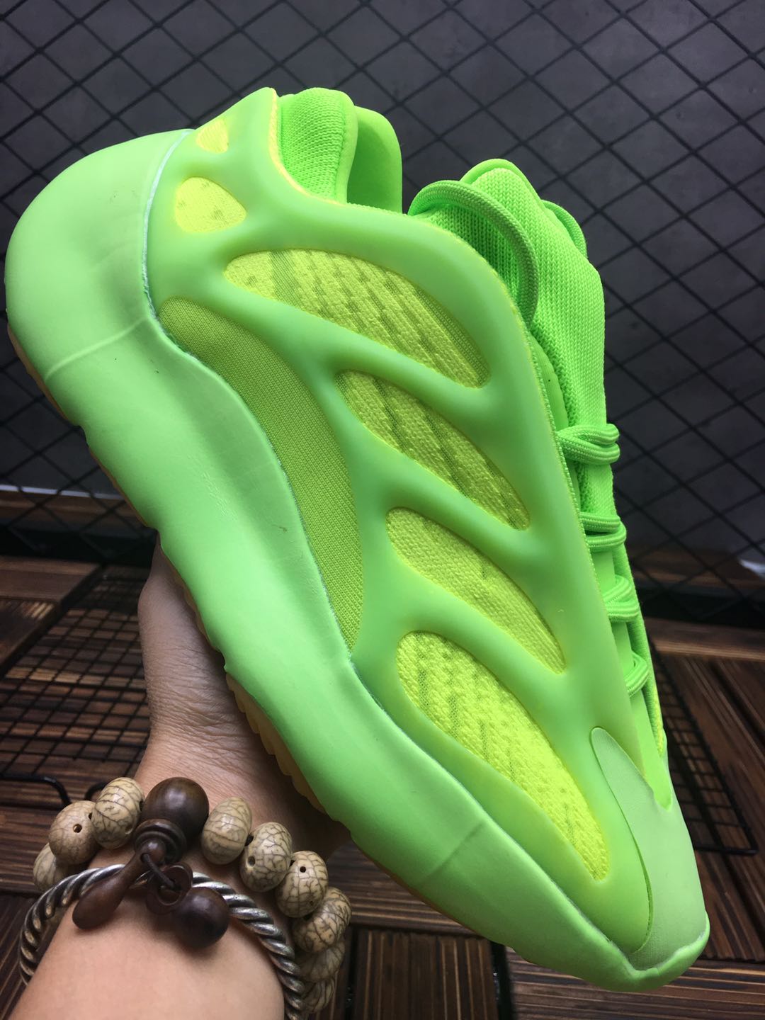 adidas yeezy 700