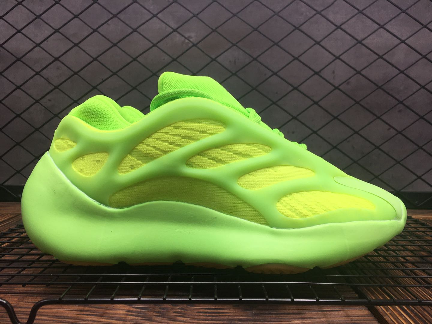 adidas yeezy 700