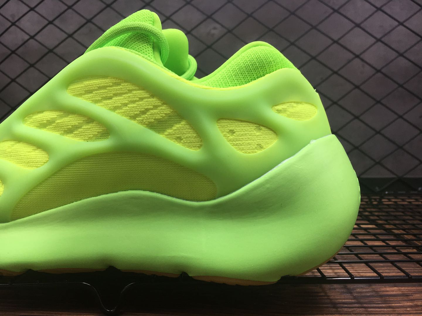 adidas yeezy 700