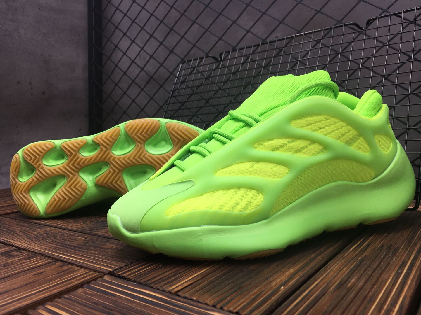adidas yeezy 700