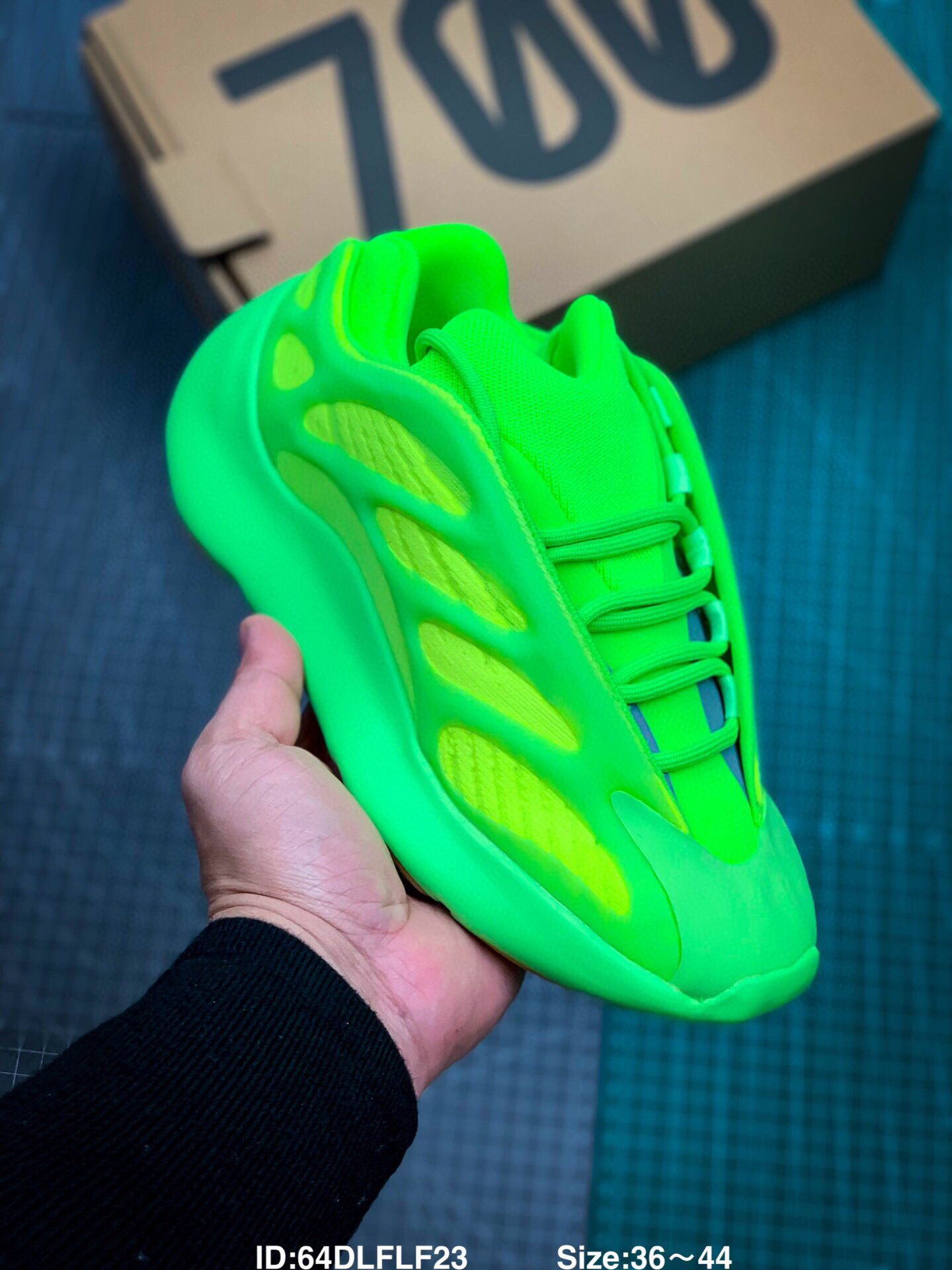 Zapatillas adidas modelo yeezy 700