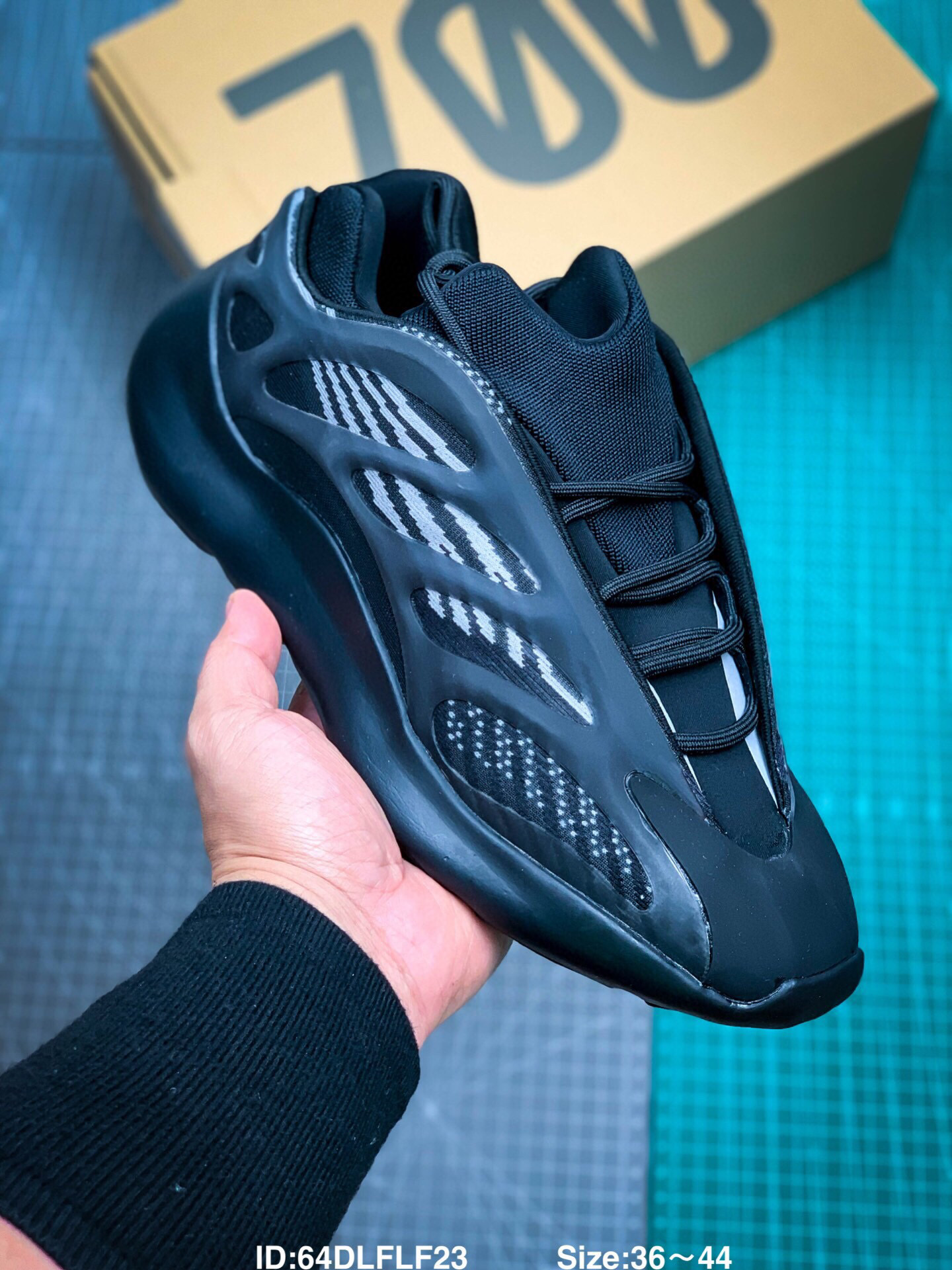 Zapatillas adidas modelo yeezy 700