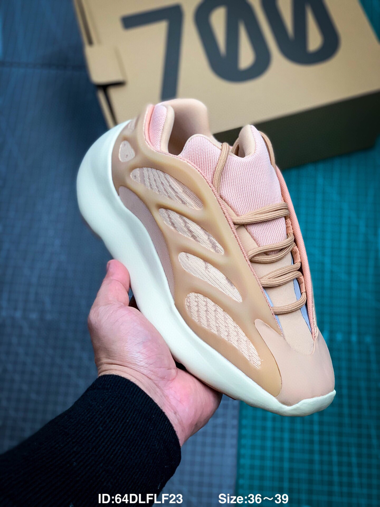 Zapatillas adidas modelo yeezy 700