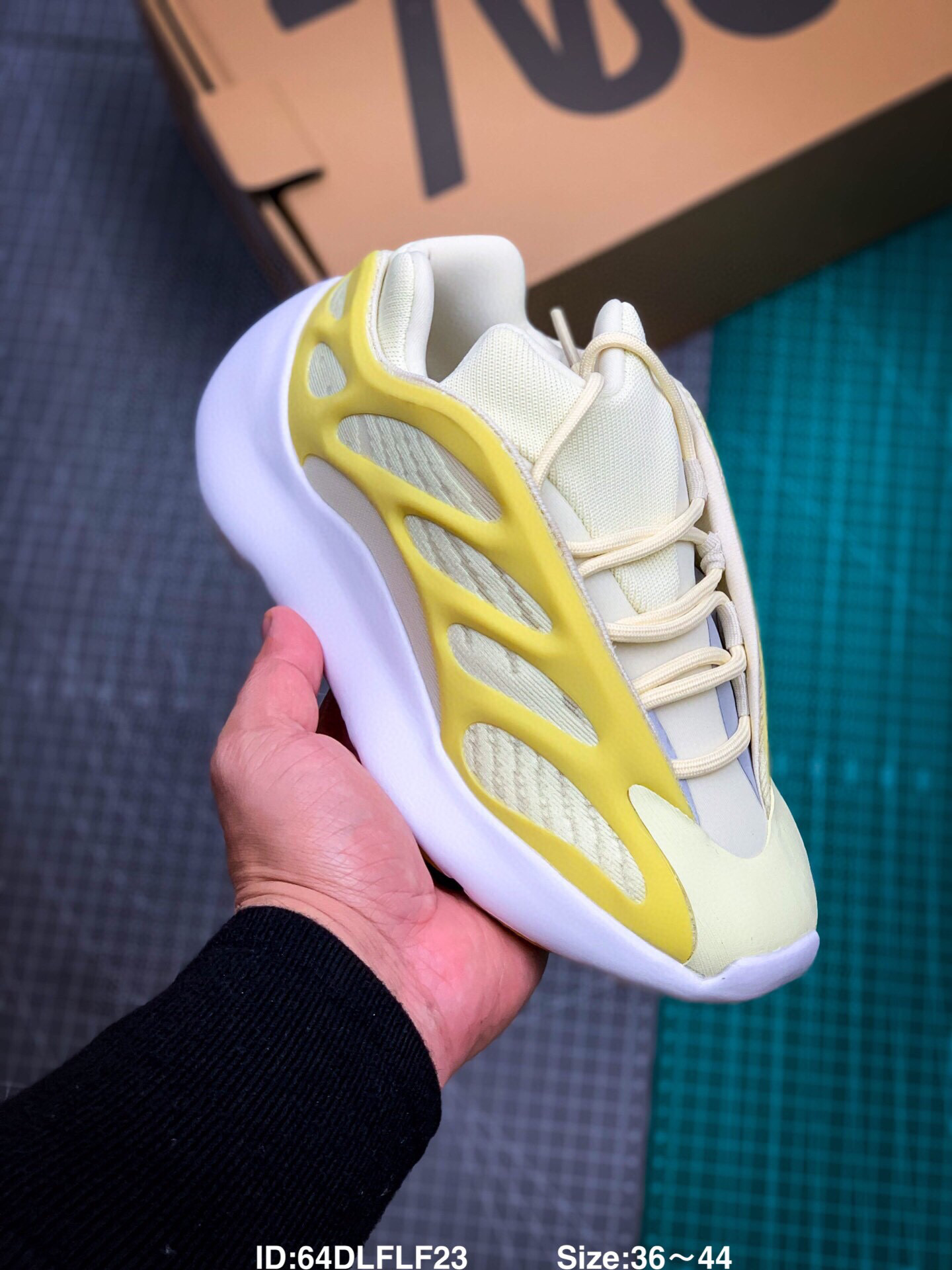 Zapatillas adidas modelo yeezy 700