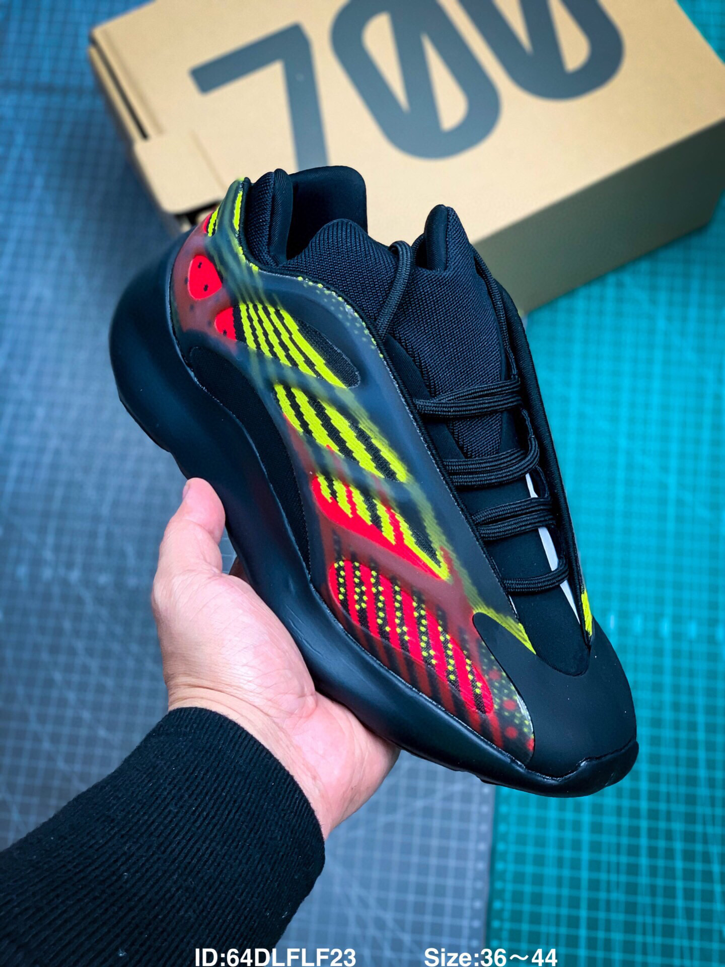 Zapatillas adidas modelo yeezy 700