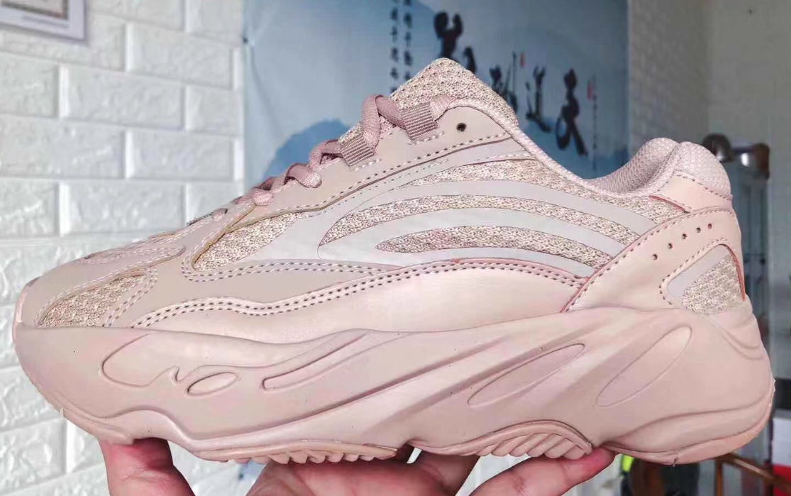 Zapatillas adidas modelo yeezy 700 boost