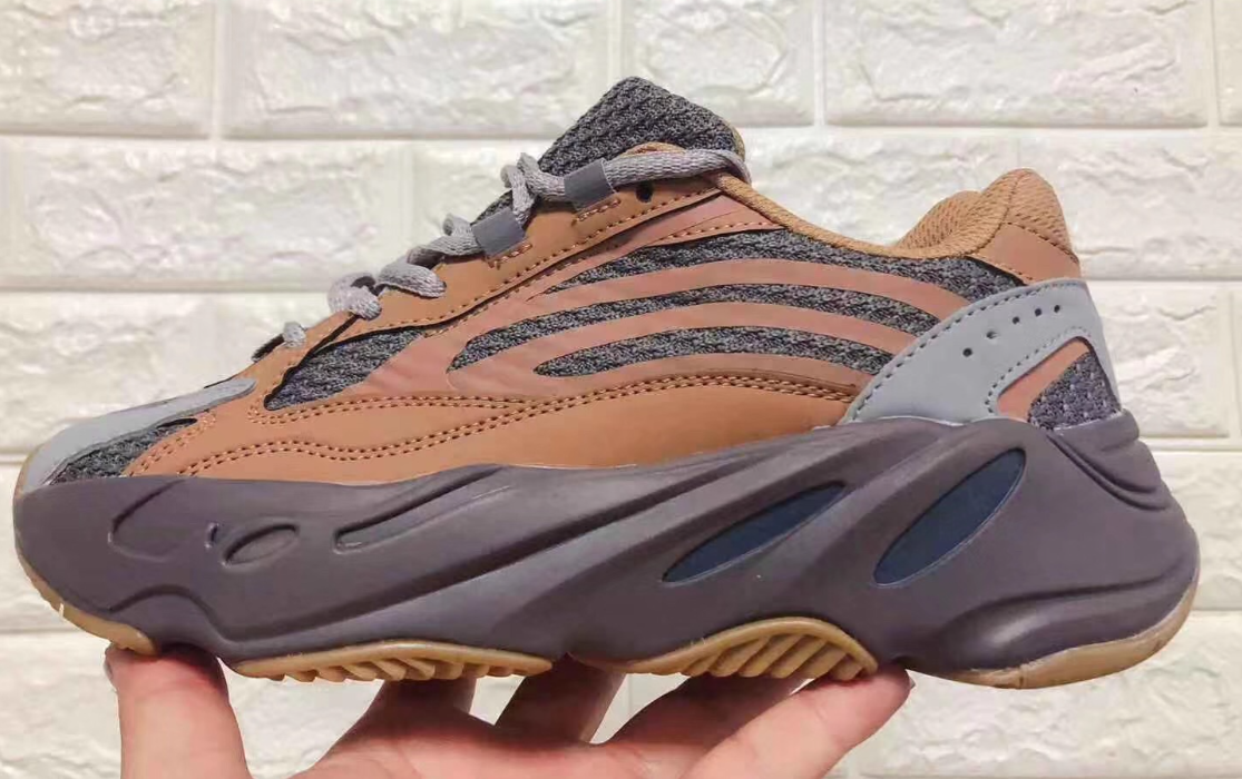 Zapatillas adidas modelo yeezy 700 boost