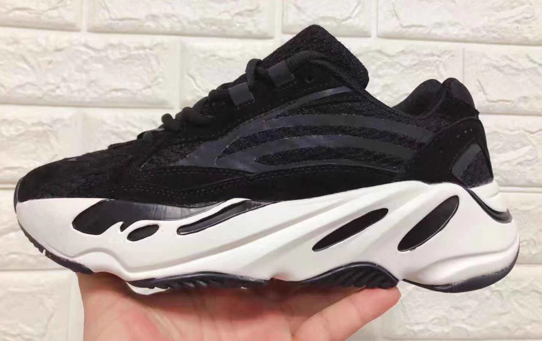 Zapatillas adidas modelo yeezy 700 boost