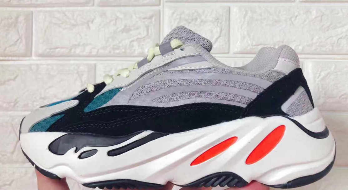 Zapatillas adidas modelo yeezy 700 boost