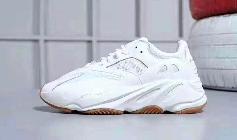 Zapatillas adidas modelo yeezy 700 boost