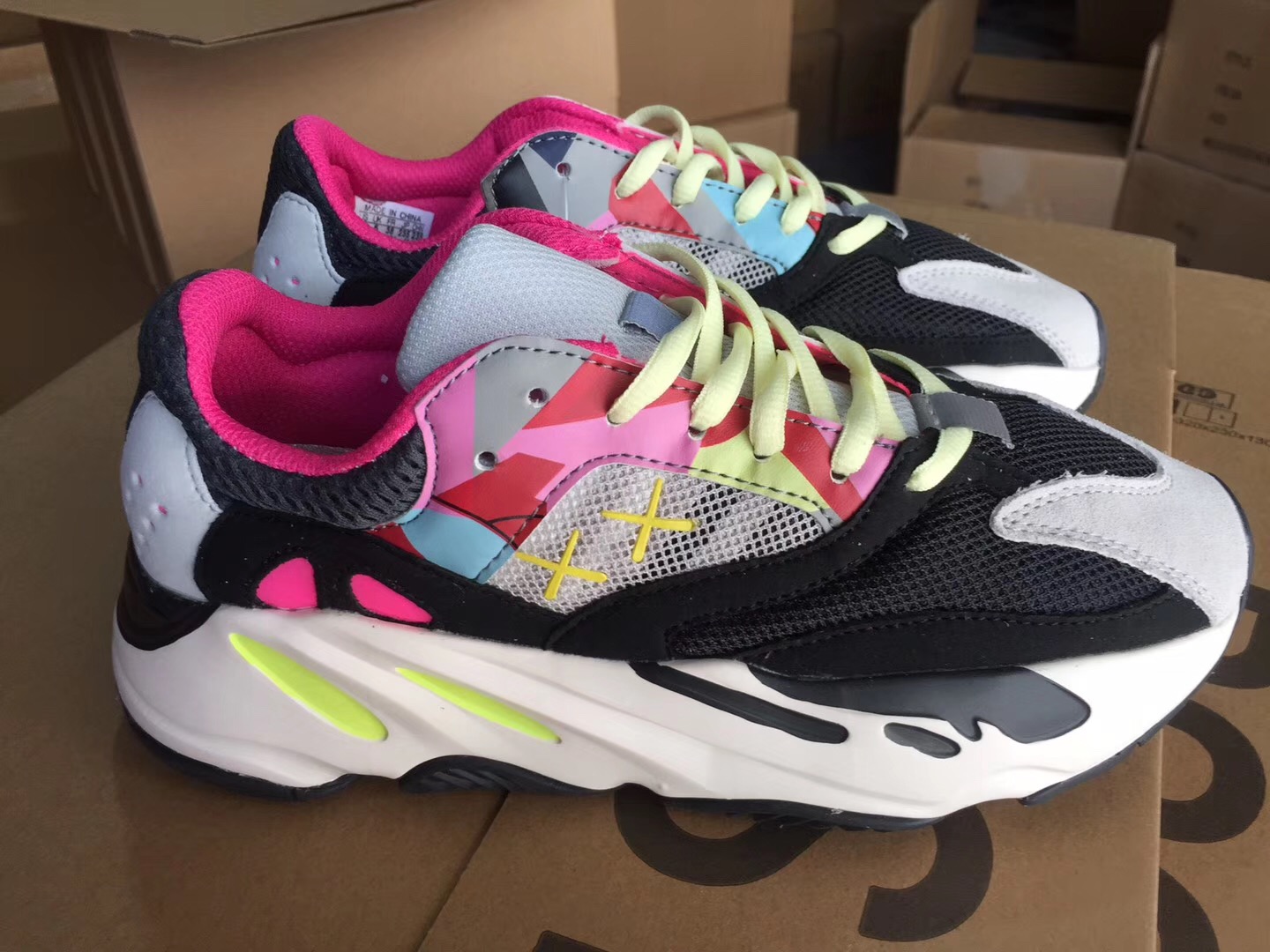 Zapatillas adidas modelo yeezy 700 boost