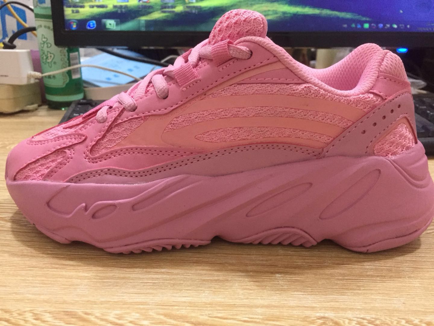 Zapatillas adidas modelo yeezy 700 boost