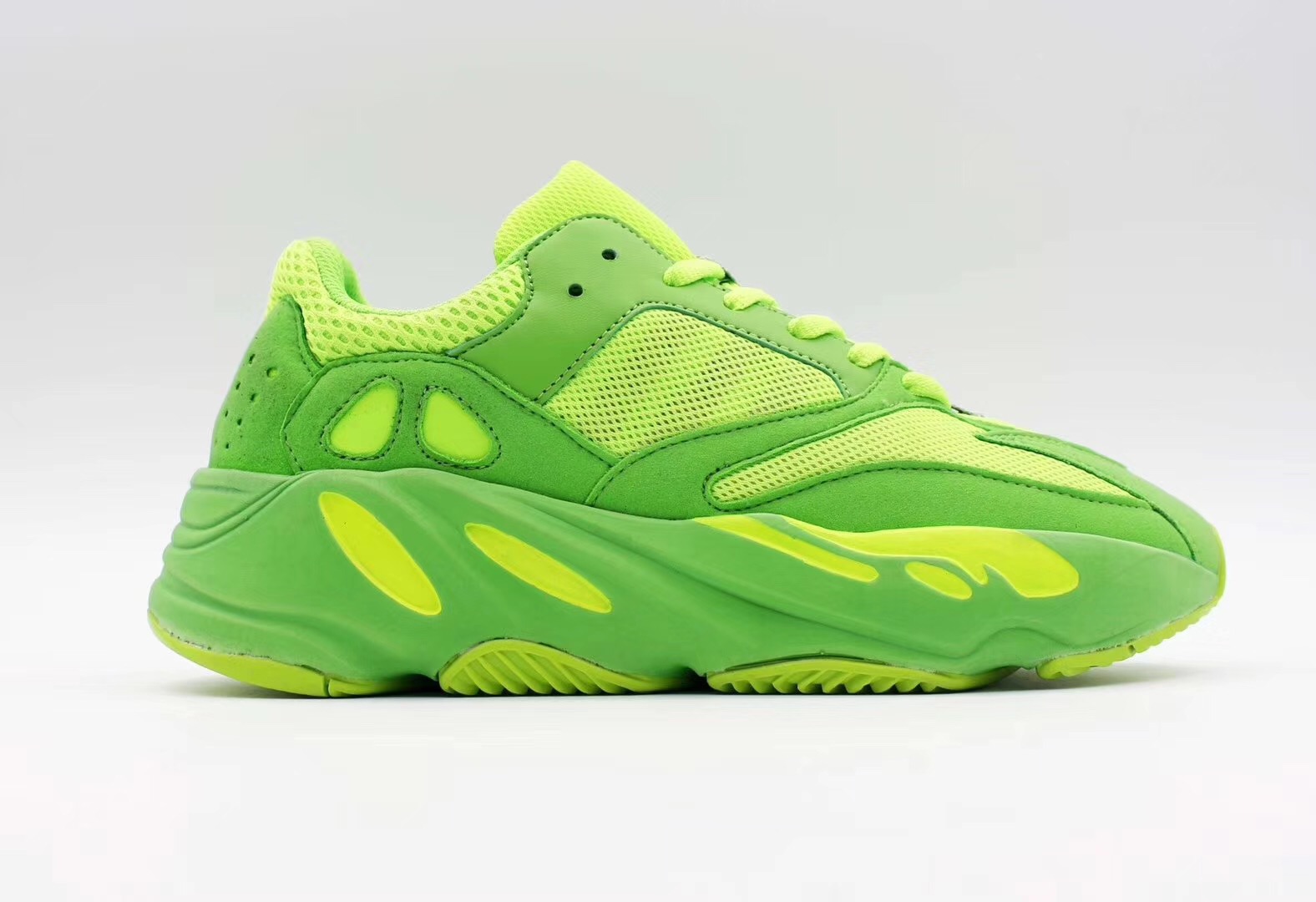 Zapatillas adidas modelo yeezy 700 boost
