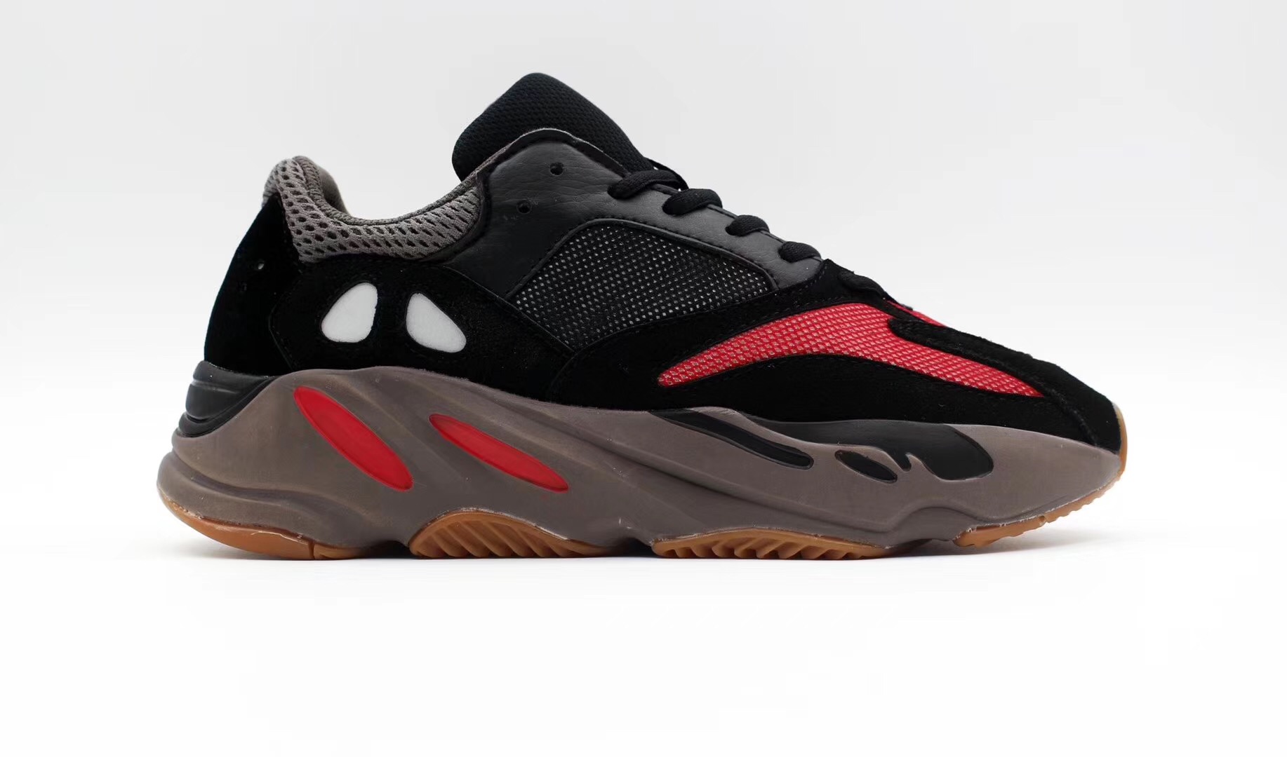 Zapatillas adidas modelo yeezy 700 boost