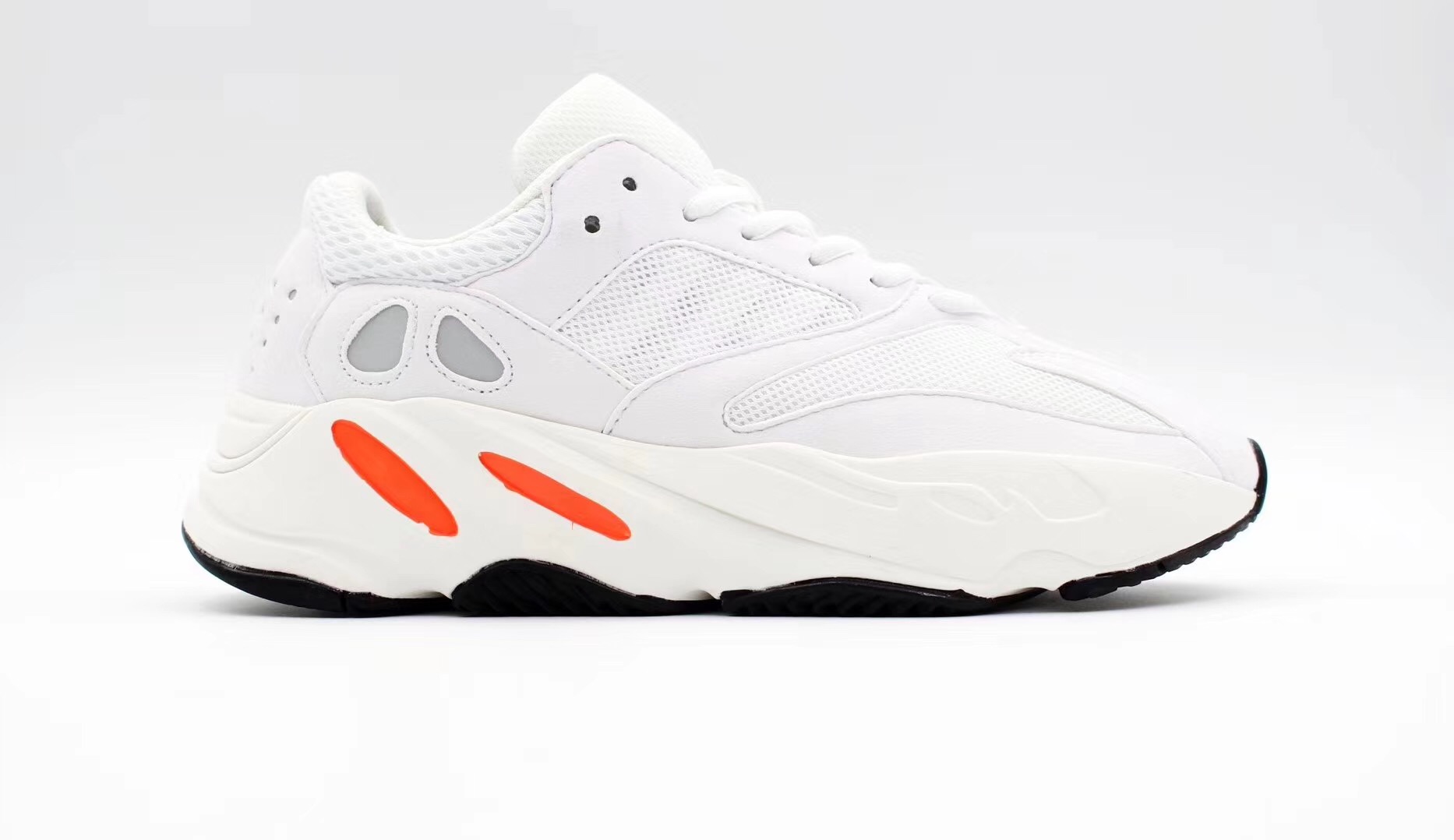 Zapatillas adidas modelo yeezy 700 boost
