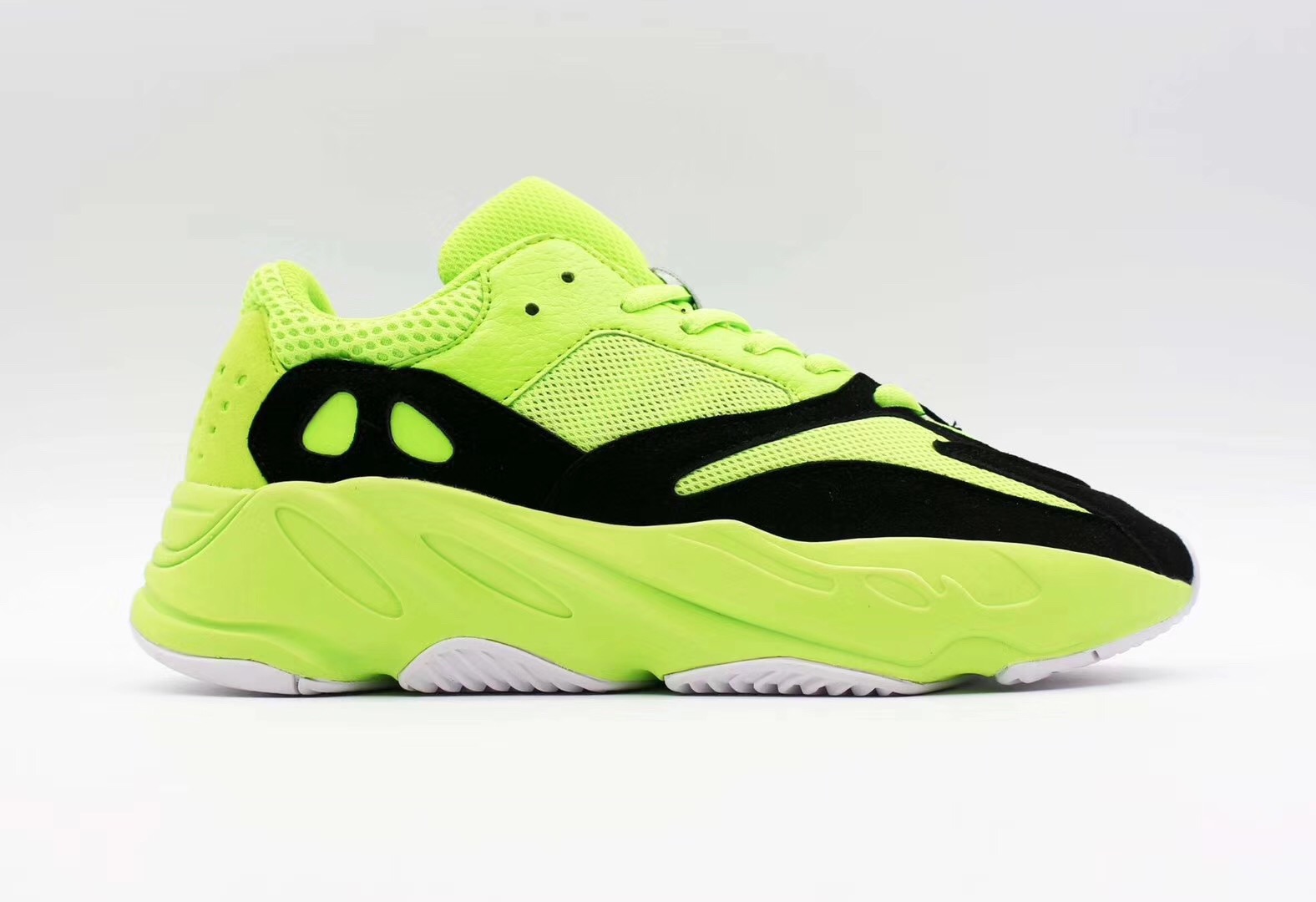 Zapatillas adidas modelo yeezy 700 boost