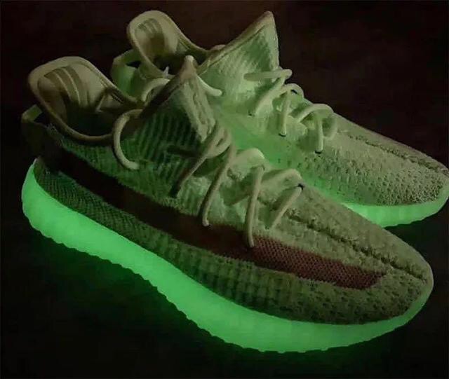 Zapatillas adidas modelo yeezy boost 350 v2