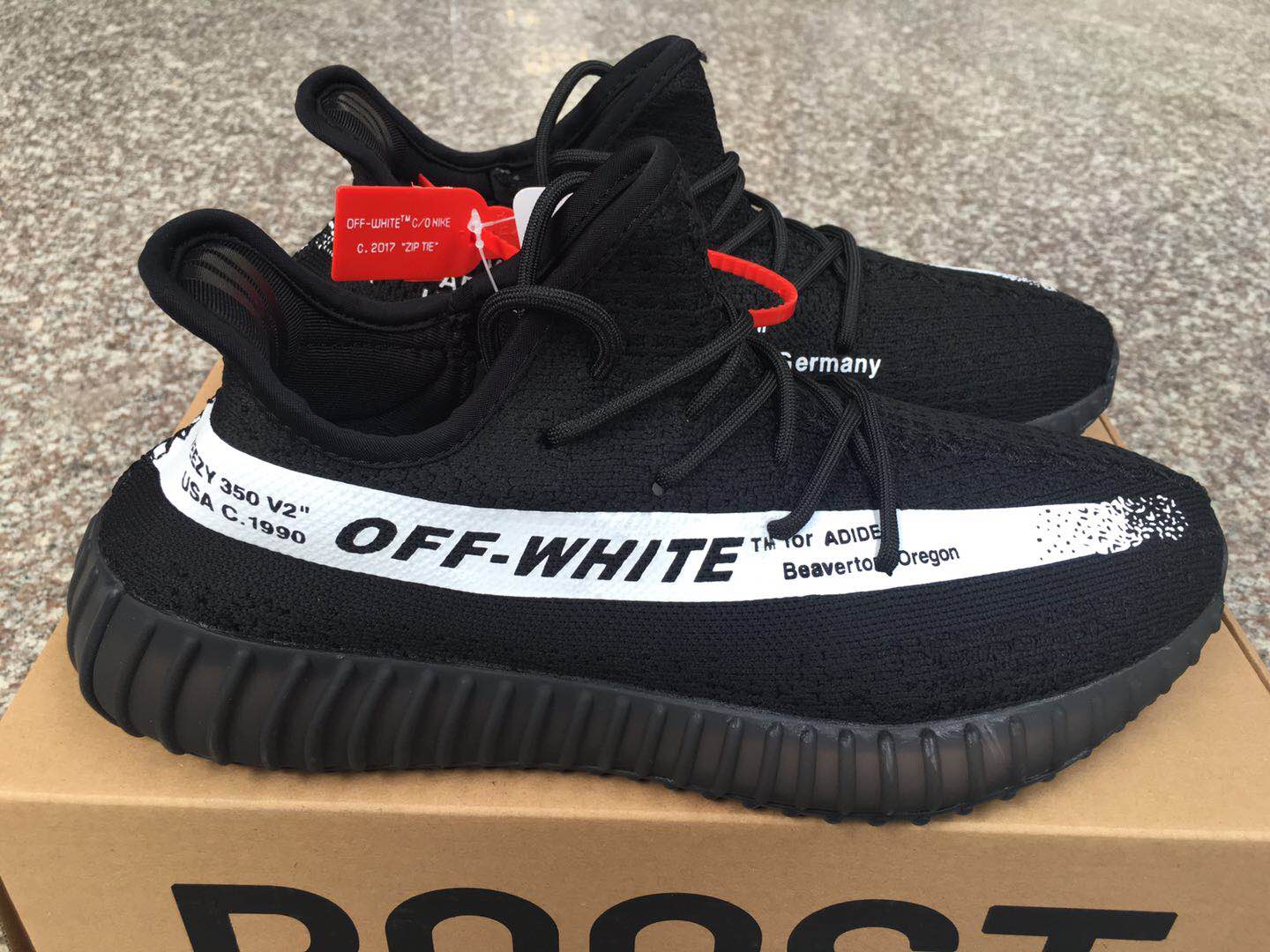 Zapatillas adidas modelo yeezy boost 350 v2
