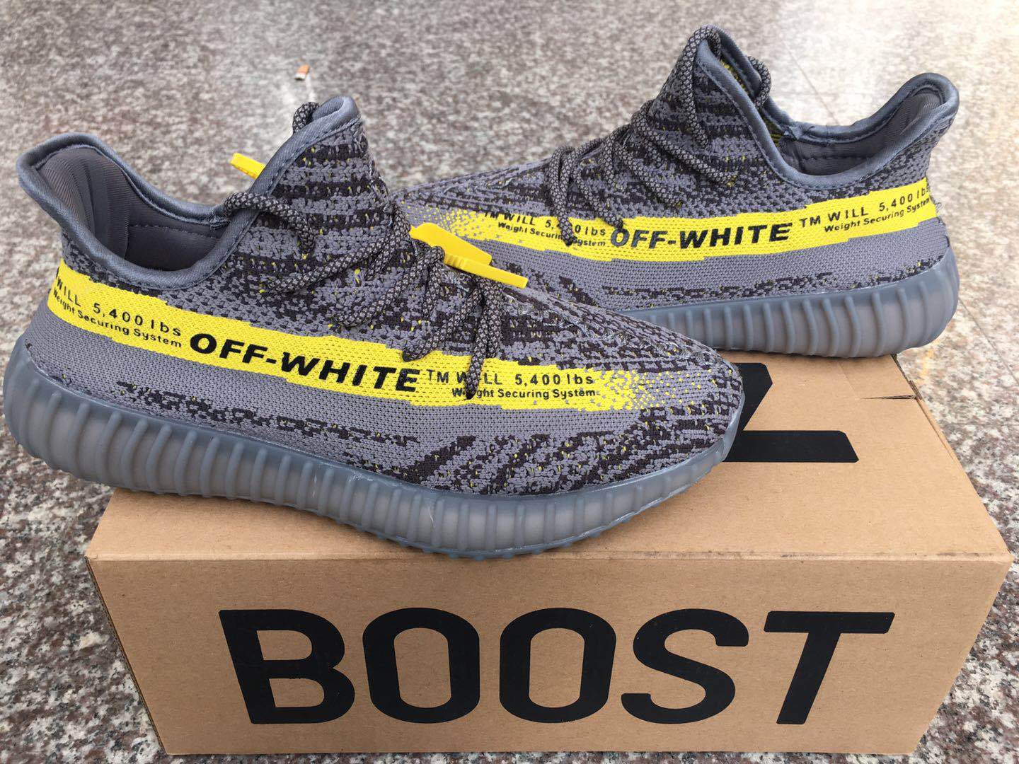 Zapatillas adidas modelo yeezy boost 350 v2