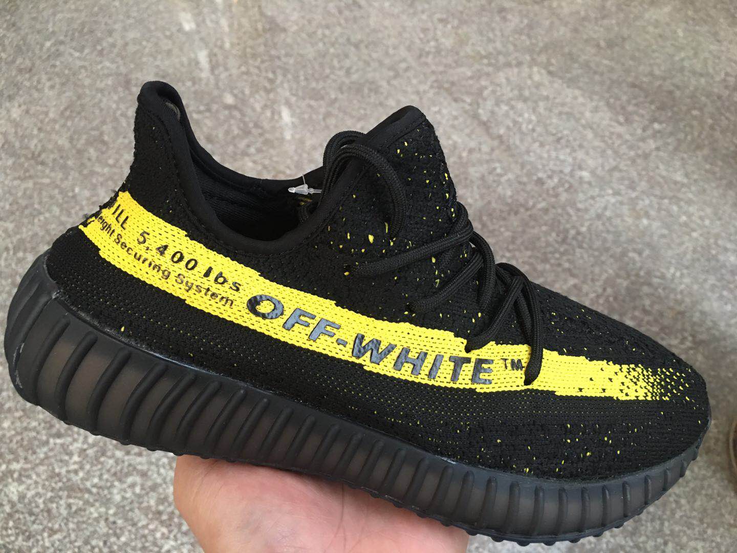Zapatillas adidas modelo yeezy boost 350 v2