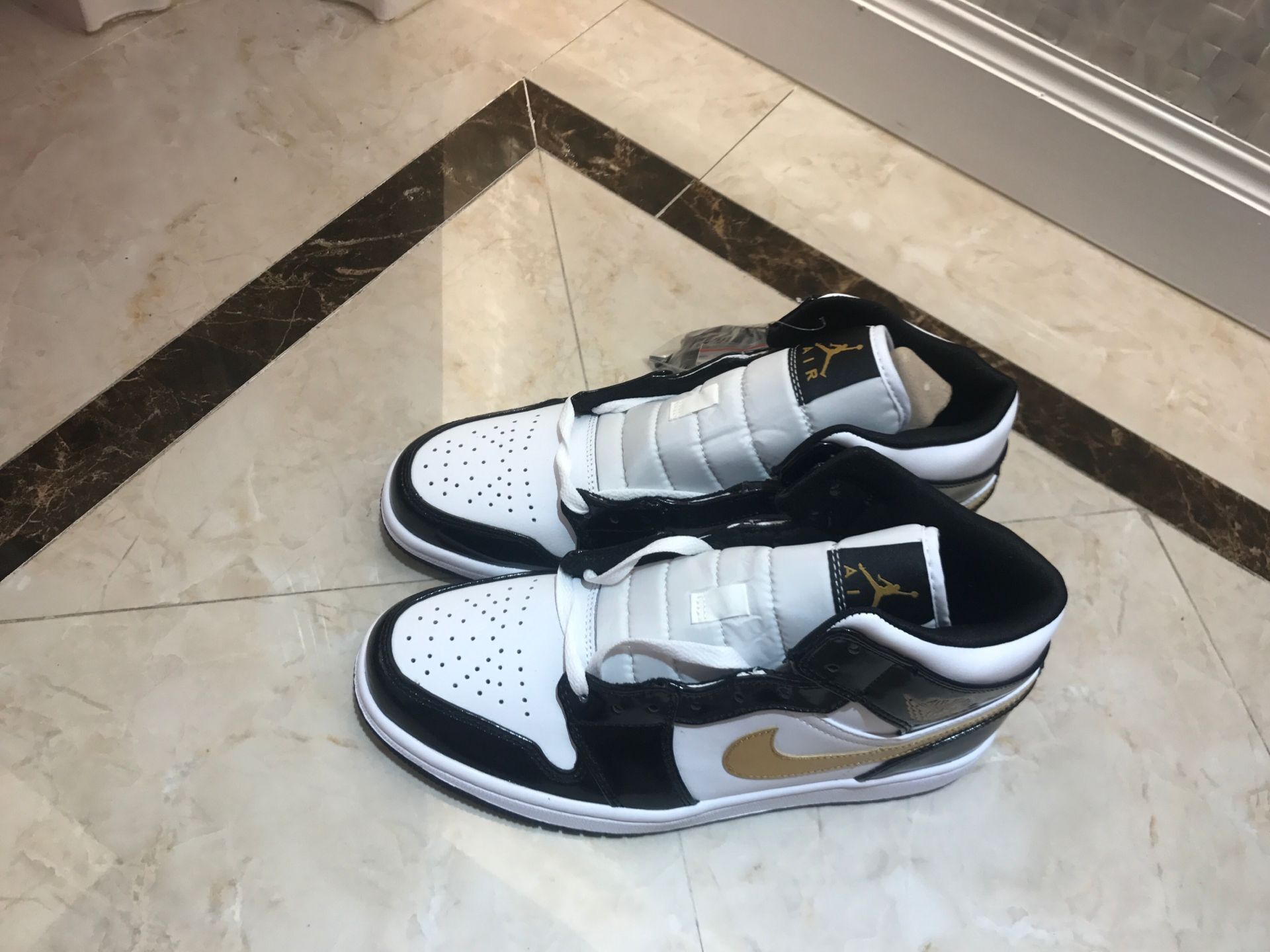jordan air jordan 1 retro mid