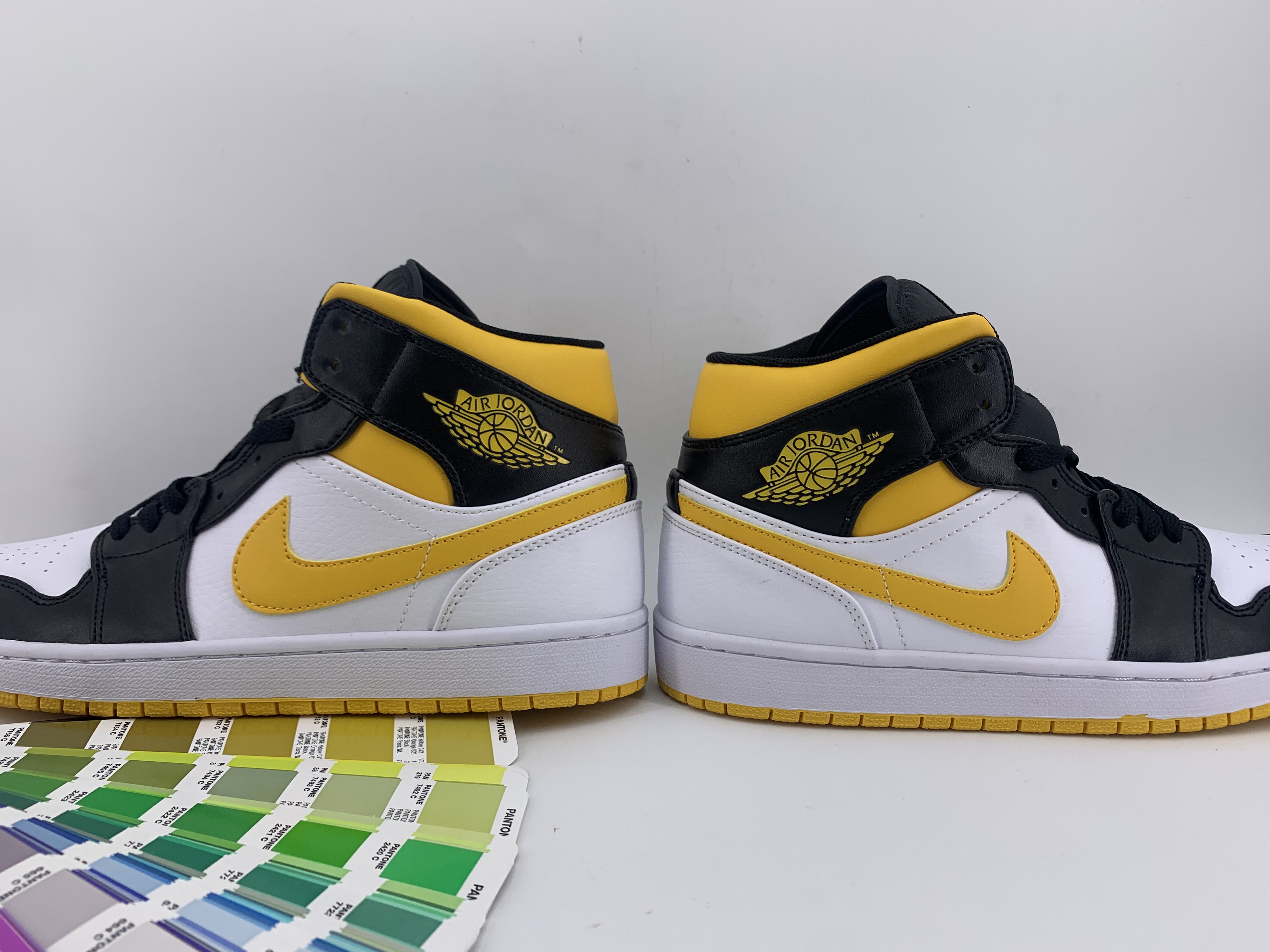 jordan air jordan 1 retro mid