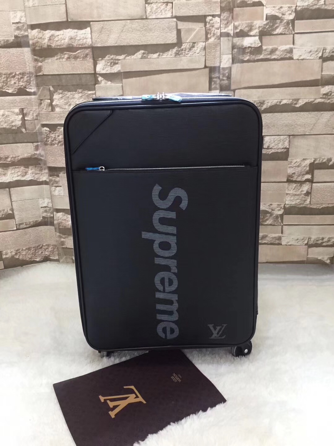 supreme louis vuitton